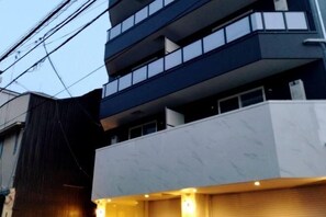 Exterior detail - Ra Premier K (Osaka)