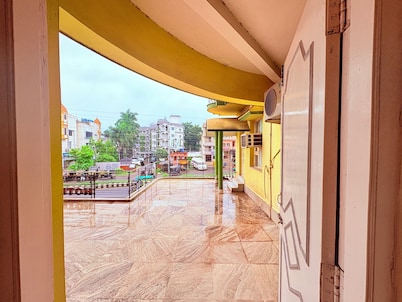 Binapani Hotel & Restaurant Tarapith