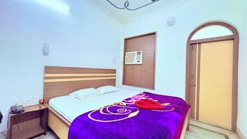 Luxury Double Room, City View | Free WiFi, bed sheets