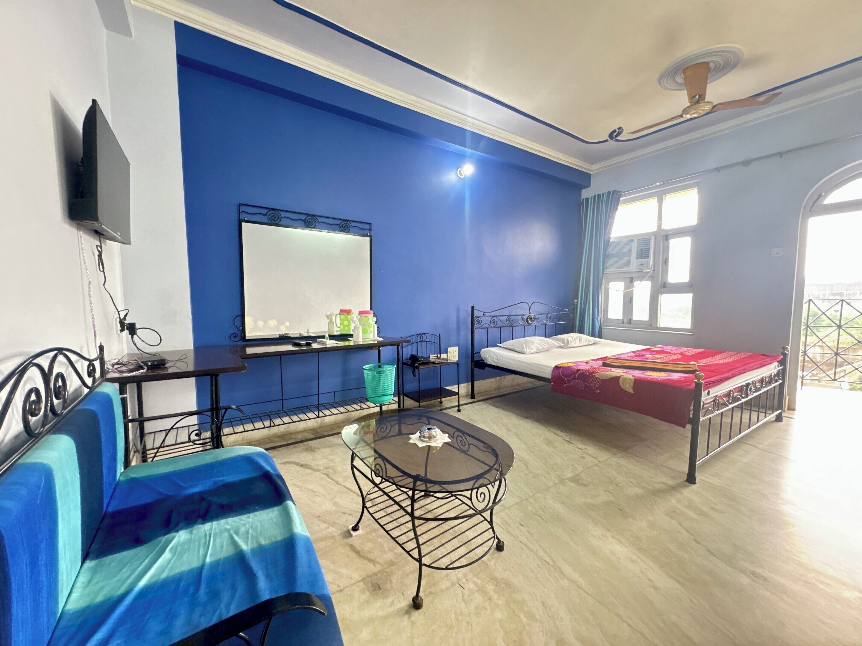 Kahden hengen deluxe-huone, kaupunkinäköala | Ilmainen Wi-Fi, vuodevaatteet