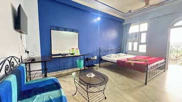 Kahden hengen deluxe-huone, kaupunkinäköala | Ilmainen Wi-Fi, vuodevaatteet