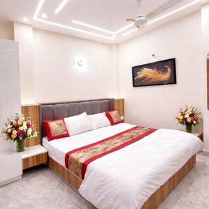 Ropa de cama hipoalergénica, escritorio y sistema de insonorización 