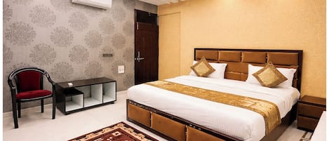 Hypo-allergenic bedding, desk, soundproofing, free WiFi