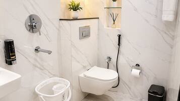 Pancuran mandi, hulu semburan mandi hujan, selipar, bidet