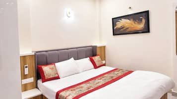 Deluxe Double Room | Peralatan tempat tidur hipoalergenik, meja, kalis bunyi, Wi-fi percuma