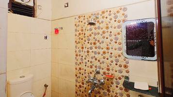 Hypo-allergenic bedding, desk, soundproofing, free WiFi