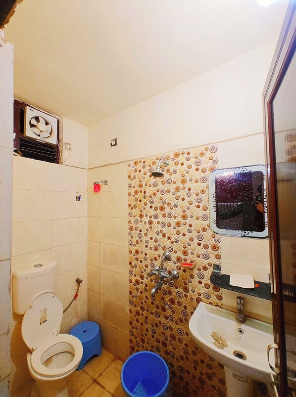 Ropa de cama hipoalergénica, escritorio, insonorización y wifi gratis 