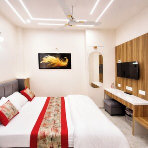 Hypo-allergenic bedding, desk, soundproofing, free WiFi