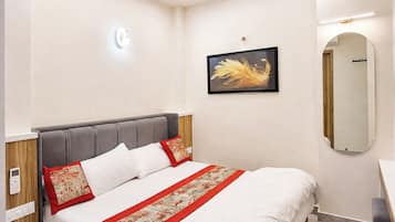 Hypo-allergenic bedding, desk, soundproofing, free WiFi