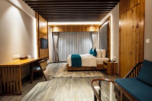 Executive Suite | Minibar, in-room safe, desk, laptop workspace - Soaltee Westend Lakeside Pokhara (Pokhara)