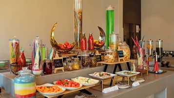 Free daily buffet breakfast