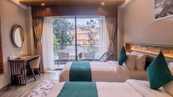 Cofres nos quartos, escrivaninha, espaço de trabalho para notebook