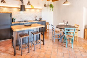 Refrigerador, horno, lavavajillas, cafetera/tetera