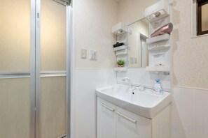 Unclassified image, 3 of 29, button - 2/6/MAX4/Nakanoshinbashi (Tokyo)