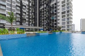 Outdoor pool - Cozy & Luxury Apartments, 5mins to Legoland (Iskandar Puteri)