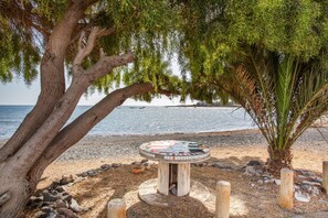 Property grounds - Vacation Apartment 'La Casita De La Playa' with Sea View, Wi-Fi & Air Conditioning (Puerto de las Lajas)