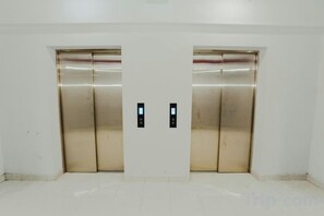 Unclassified image, 3 of 12, button - Aurora Rooms Riverdale (West Cikarang)