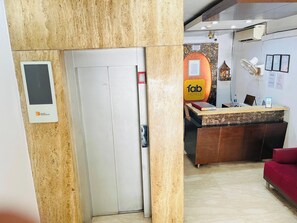 Quarto casal | Área de estar | TV LCD 24 polegadas com canais a cabo