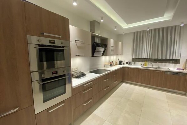 Private kitchen - Luxurious private villa in Cesme Mamurbaba - 5min to beach & Alacati (Cesme)