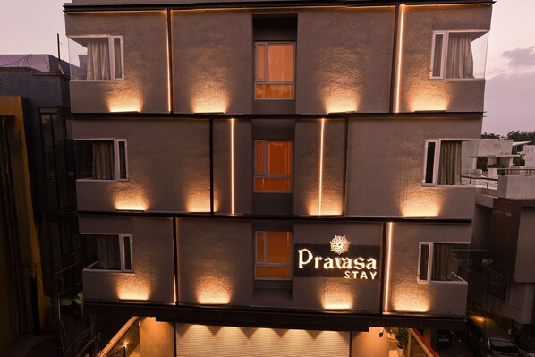 Exterior - Pravasa Stay, Bapat Square (Indore)