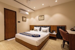 Premium Room, Garden View - Pravasa Stay, Bapat Square (Indore)