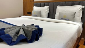 Suite - Pravasa Stay, Bapat Square (Indore)
