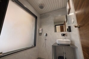 Free toiletries, towels, soap, shampoo