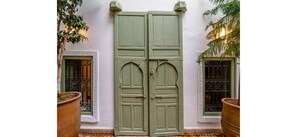 تفاصيل الفندق من الخارج