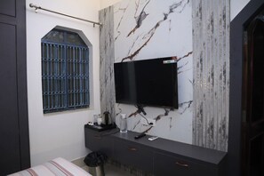 Deluxe Double Room | Living area - Mystic Kashi (Varanasi)