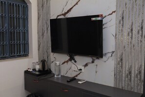 Deluxe Double Room | Living area - Mystic Kashi (Varanasi)