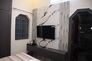 Deluxe Double Room | Living area - Mystic Kashi (Varanasi)