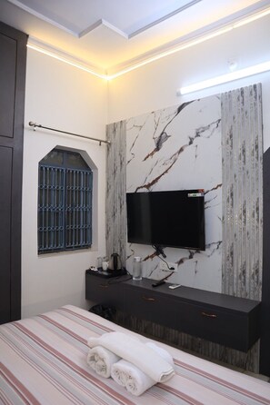 Deluxe Double Room | Living area - Mystic Kashi (Varanasi)