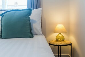 4 bedrooms, iron/ironing board, WiFi, bed sheets - 9 Monks Crescent (Durham)