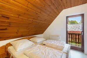 5 bedrooms, WiFi, bed sheets