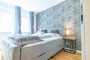 1 bedroom, iron/ironing board, WiFi, bed sheets - Comfy 1BR+1LR w/ Balcony, 9-Min to City Center (Vienna)