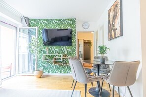 Dining - Comfy 1BR+1LR w/ Balcony, 9-Min to City Center (Vienna)
