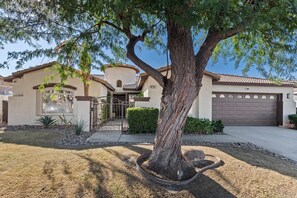 Property grounds - The Deserts Best Kept Secret by Navigate Stays (Indio)