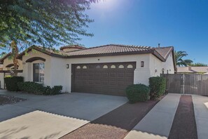 Exterior - The Deserts Best Kept Secret by Navigate Stays (Indio)