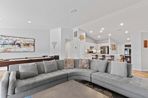 Televisión, estéreo y oficina 