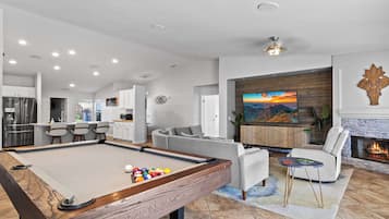 Televisión, estéreo y oficina