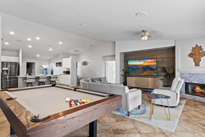 Télévision, chaîne hi-fi, espaces bureaux