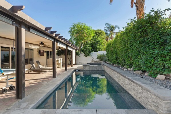 Pool - The Deserts Best Kept Secret by Navigate Stays (Indio)