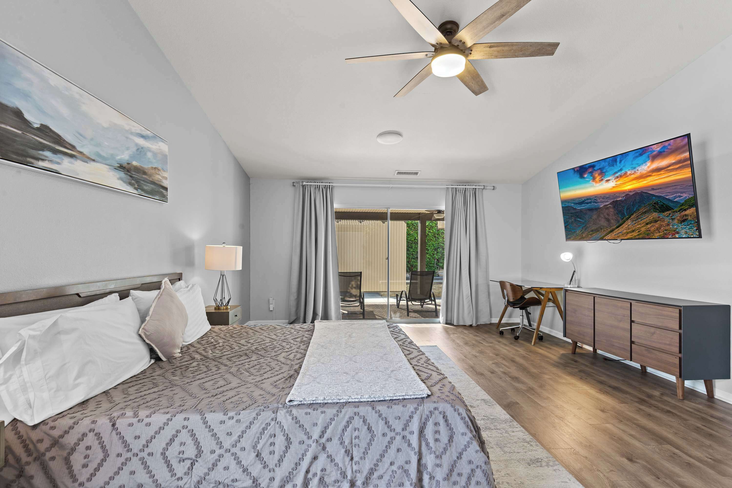 5 habitaciones, tabla de planchar con plancha, wifi y ropa de cama 