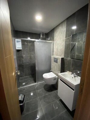 Dusche, Haartrockner, Handtücher, Seife