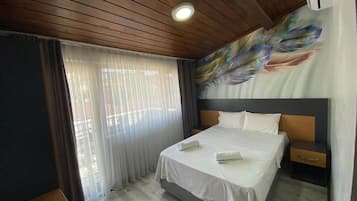 Standard Double Room | Laptop workspace, free WiFi