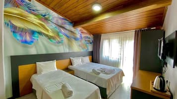 Standard Triple Room | Laptop workspace, free WiFi