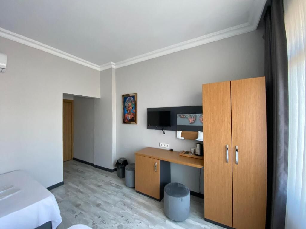 Laptopgeeigneter Arbeitsplatz, kostenloses WLAN