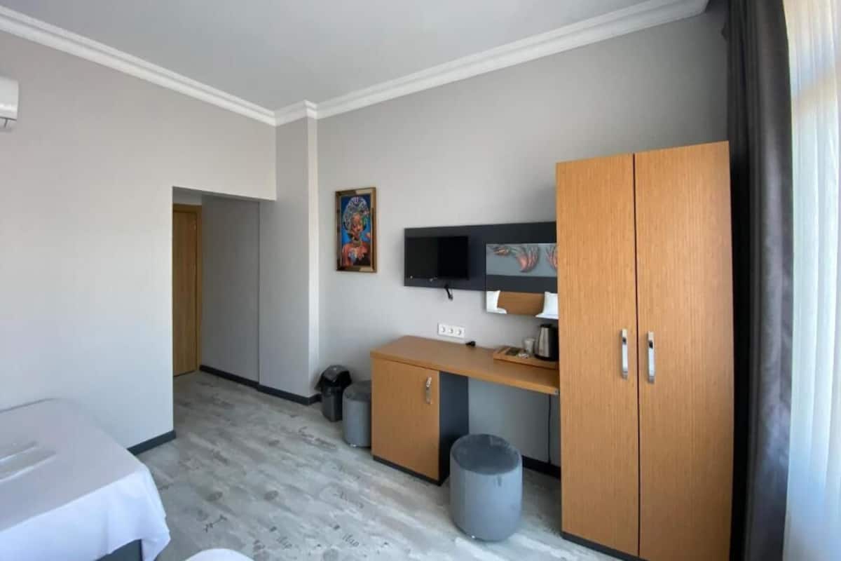 Laptop workspace, free WiFi