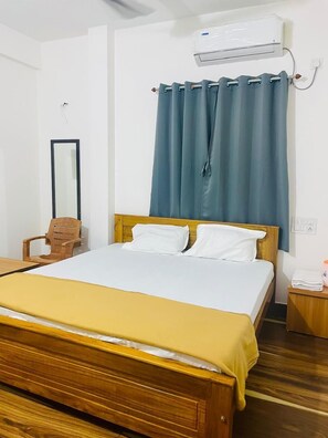 Meja kerja dan Wi-Fi gratis