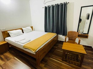 Double Room | Desk, free WiFi - Murdeshwar Comforts (Murudeshwara)